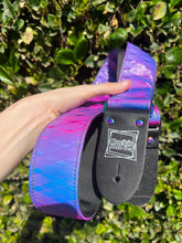 Load image into Gallery viewer, Pink and Purple Lattice Lenticular Guitar Strap W/Rainbow Hardware