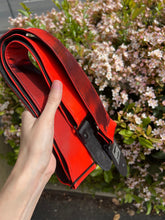 Load image into Gallery viewer, Red and Black Lenticular Color Shift Guitar Strap