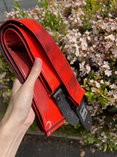 Load image into Gallery viewer, Red and Black Lenticular Color Shift Guitar Strap