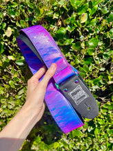Load image into Gallery viewer, Pink and Purple Lattice Lenticular Guitar Strap W/Rainbow Hardware
